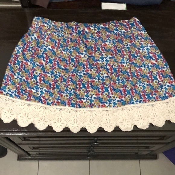 Socialite Flower Print Skirt Size Medium - Picture 1 of 4